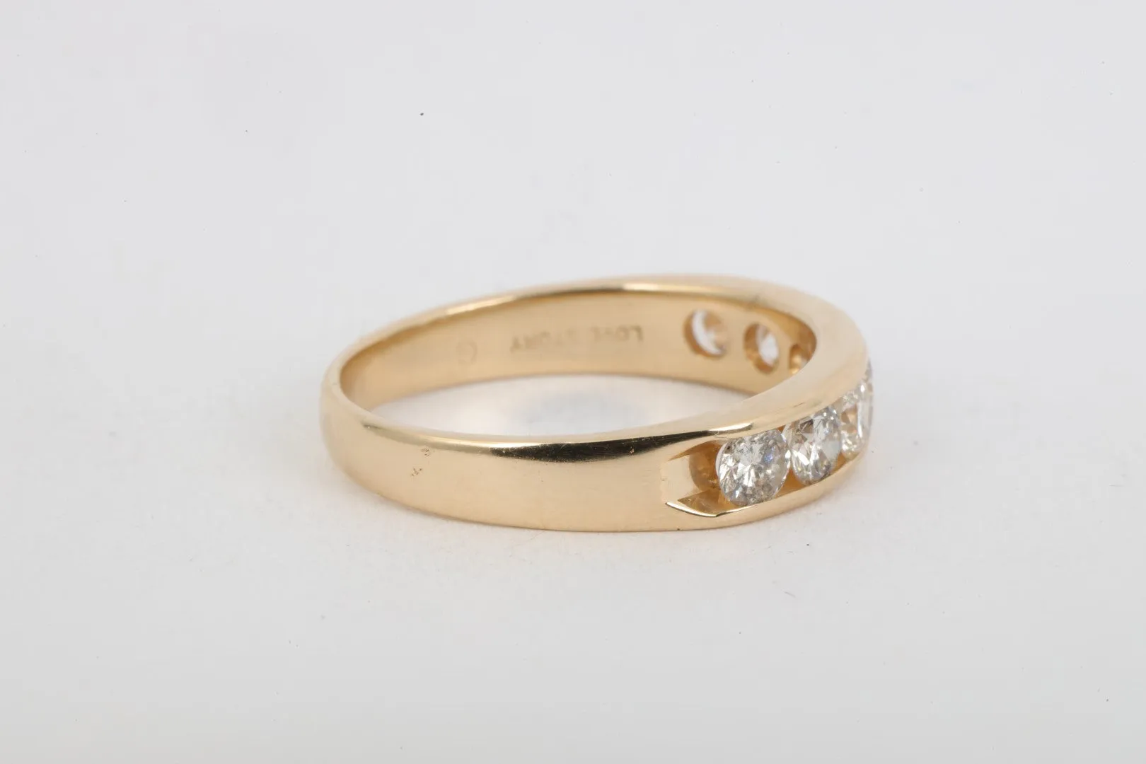 14k Yellow Gold Ring Band with 1.00tcw Diamonds Size 7.25 (3.38g.)