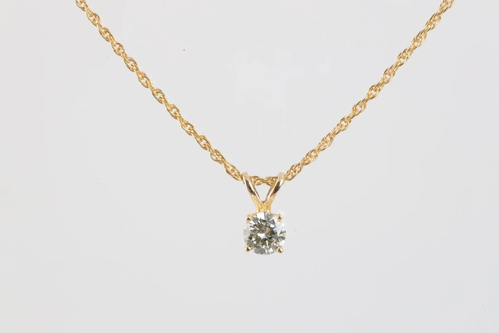 20'' 14k Yellow Gold 0.40tcw Diamond Pendant Necklace (2.55g.)