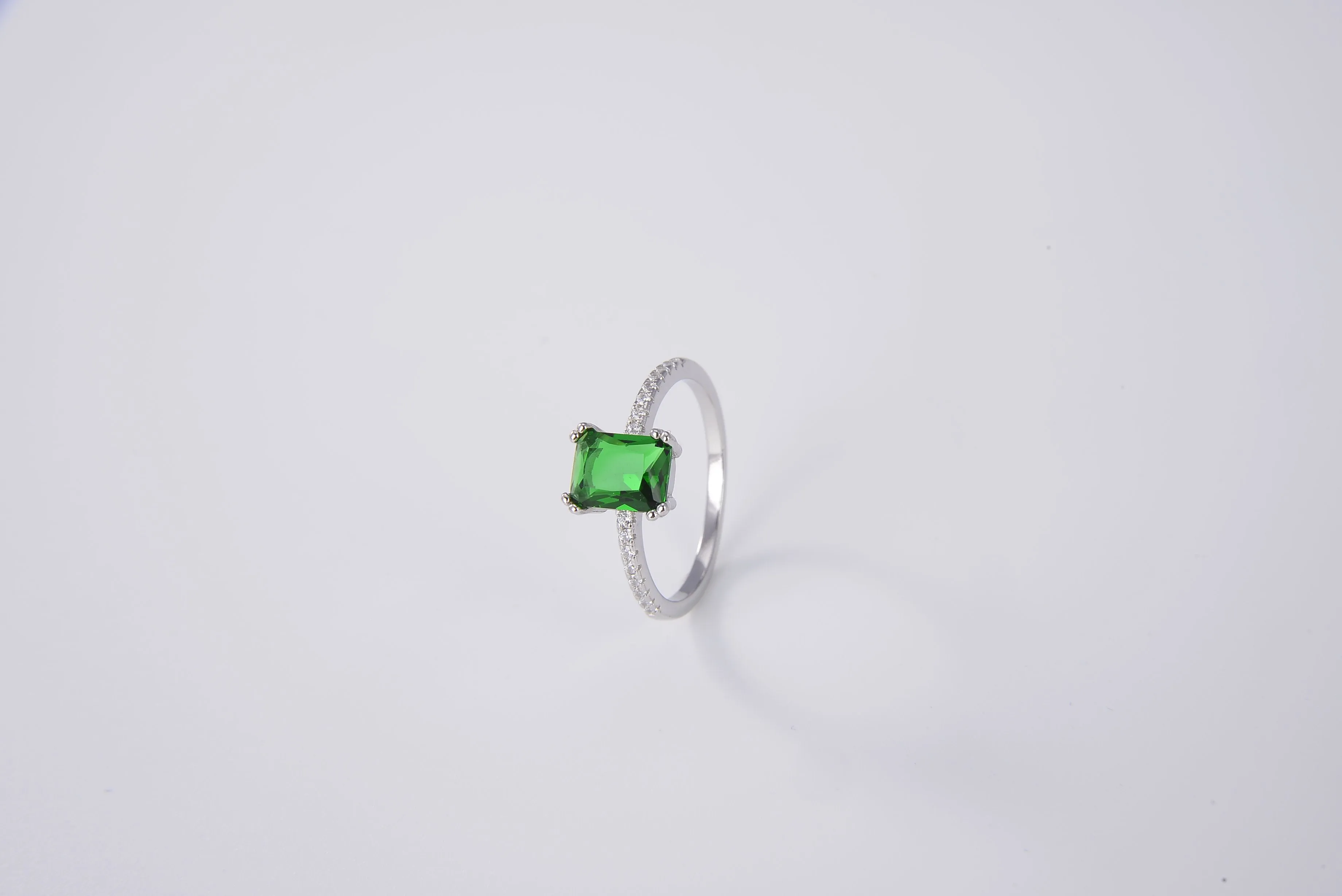 Emerald Green Cushion Cut Ring (925 Sterling Silver)