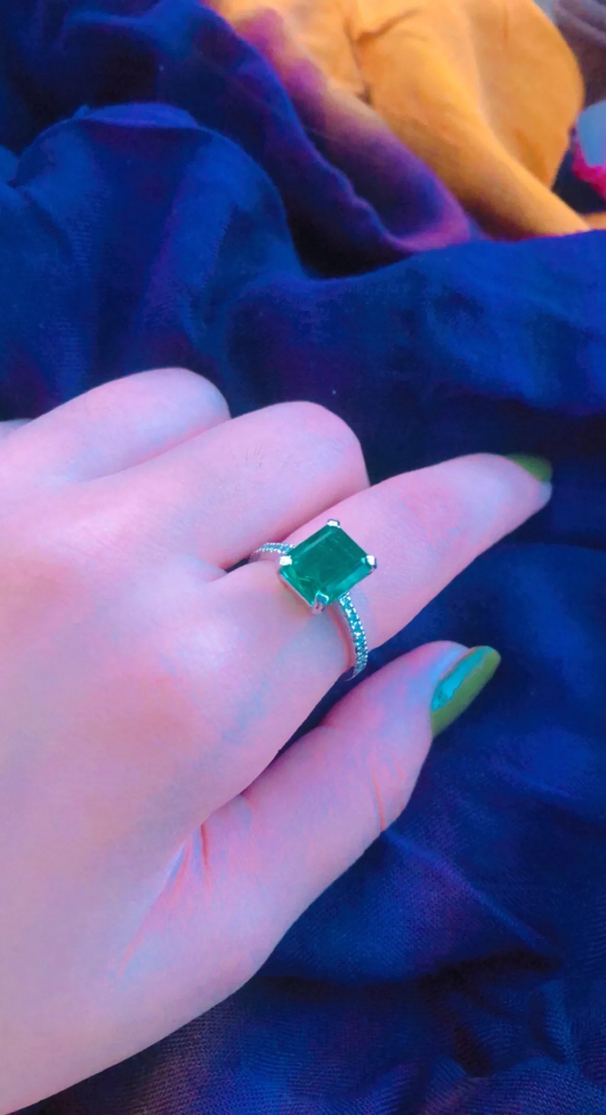 Emerald Green Cushion Cut Ring (925 Sterling Silver)