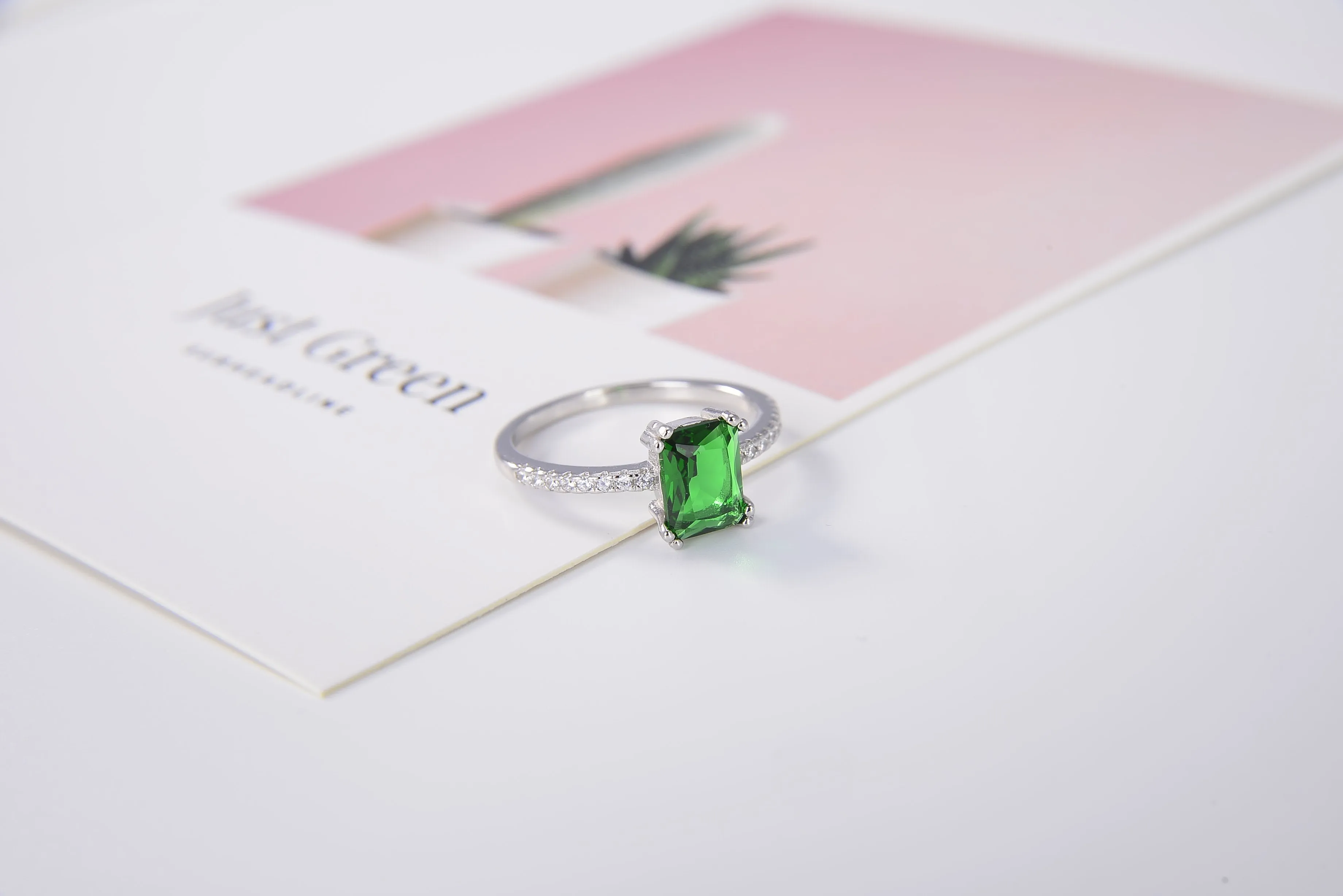 Emerald Green Cushion Cut Ring (925 Sterling Silver)