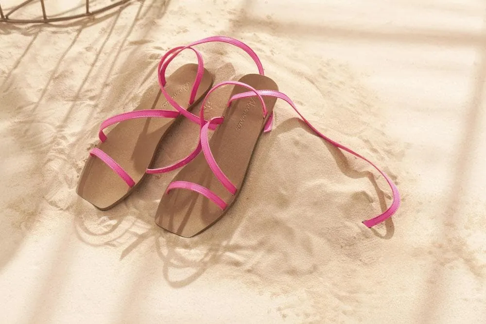 Flat vegan sandal by Arenaria - pink