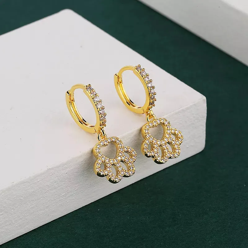 Glamorous Dangling Cat Paw Earrings (18K Gold Plated)