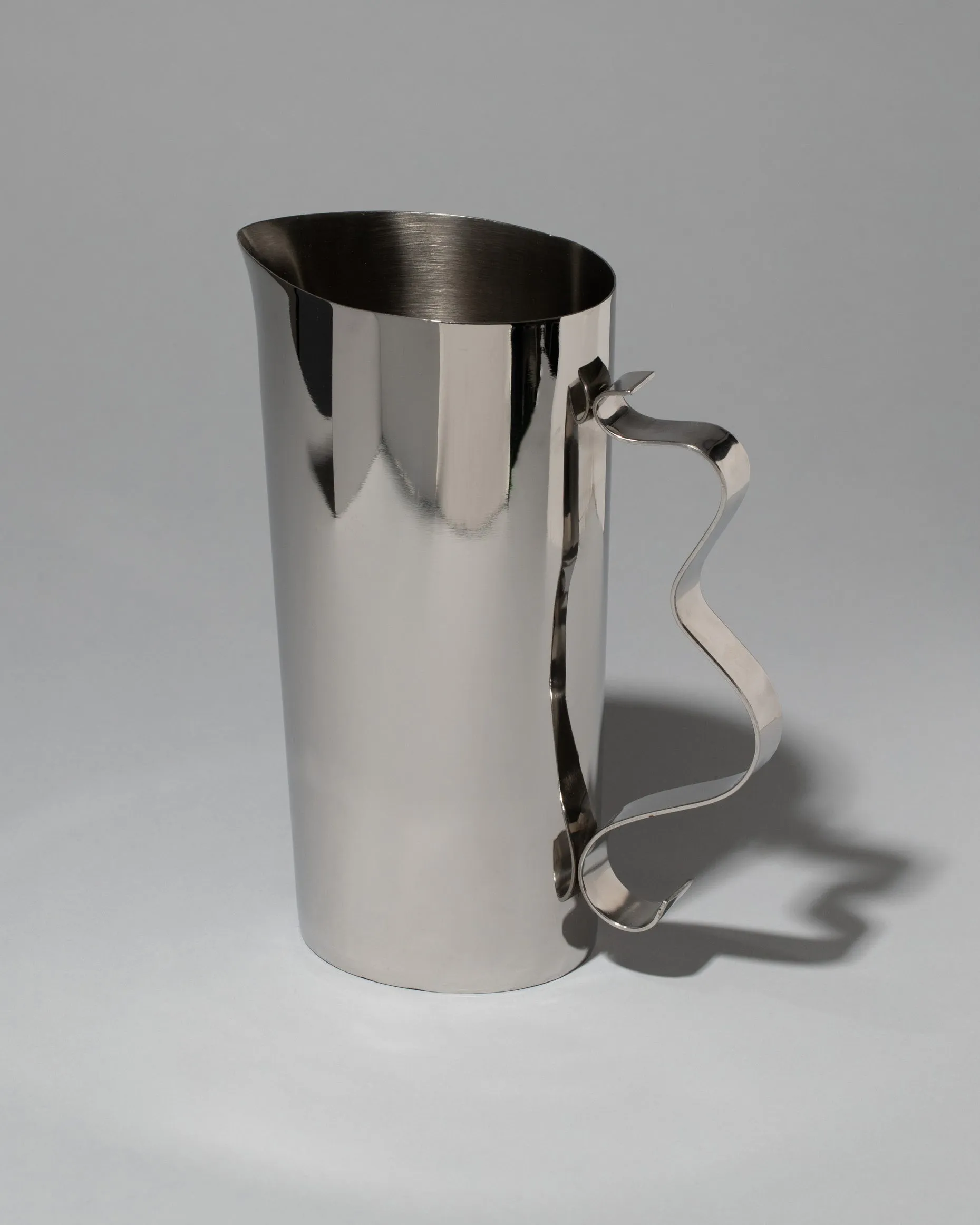 Squiggle Pitcher